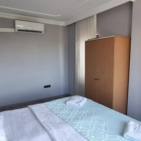 Lazurd Aparthotel *